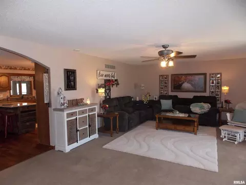 202 N Cherry St, Hoffman, IL 62250 photo 5