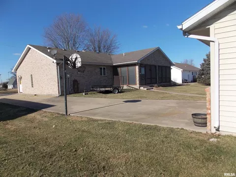 202 N Cherry St, Hoffman, IL 62250 photo 33