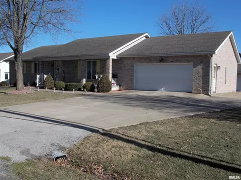 202 N Cherry St, Hoffman, IL 62250 photo 2