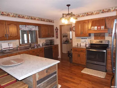 202 N Cherry St, Hoffman, IL 62250 photo 7