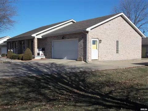 202 N Cherry St, Hoffman, IL 62250 photo 3