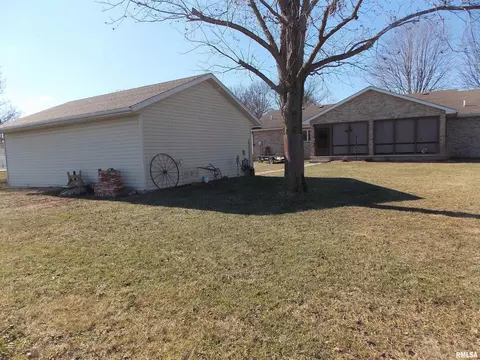 202 N Cherry St, Hoffman, IL 62250 photo 32