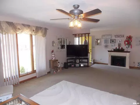 202 N Cherry St, Hoffman, IL 62250 photo 6