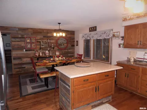 202 N Cherry St, Hoffman, IL 62250 photo 8