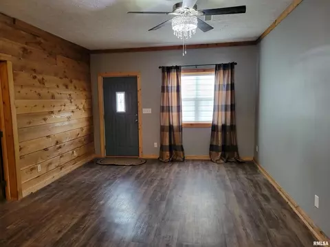 710 E 2nd St, Centralia, IL 62801 photo 3
