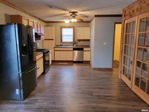 710 E 2nd St, Centralia, IL 62801 photo 9