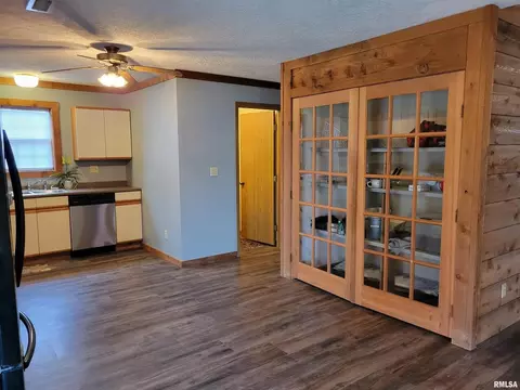710 E 2nd St, Centralia, IL 62801 photo 8