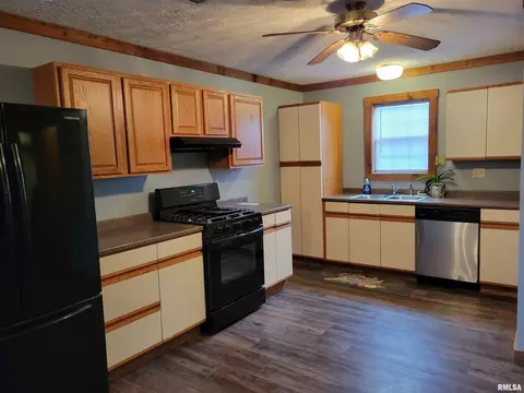 710 E 2nd St, Centralia, IL 62801 photo 10