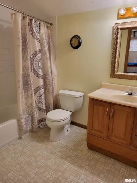 710 E 2nd St, Centralia, IL 62801 photo 17