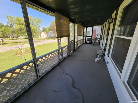 312 S 2nd St, Broughton, IL 62817 photo 6