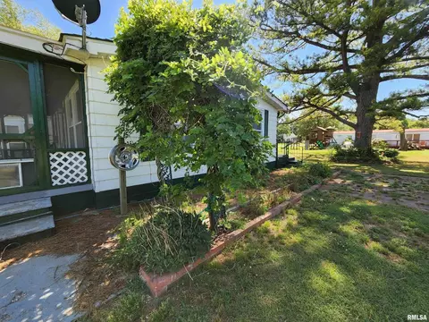 312 S 2nd St, Broughton, IL 62817 photo 3