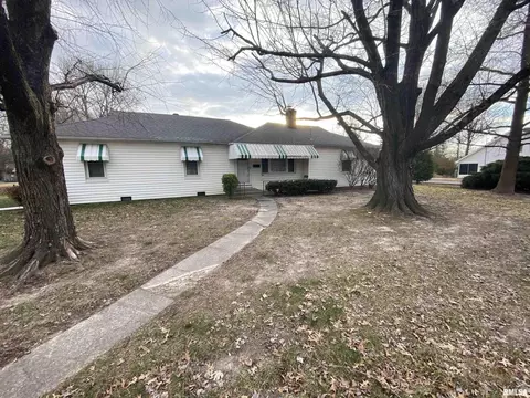 607 S Carbon St, Marion, IL 62959 photo 3