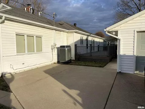 607 S Carbon St, Marion, IL 62959 photo 16