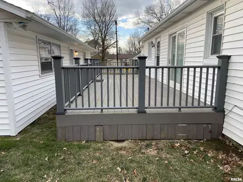 607 S Carbon St, Marion, IL 62959 photo 6