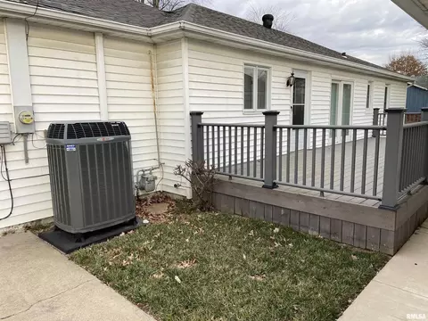 607 S Carbon St, Marion, IL 62959 photo 9