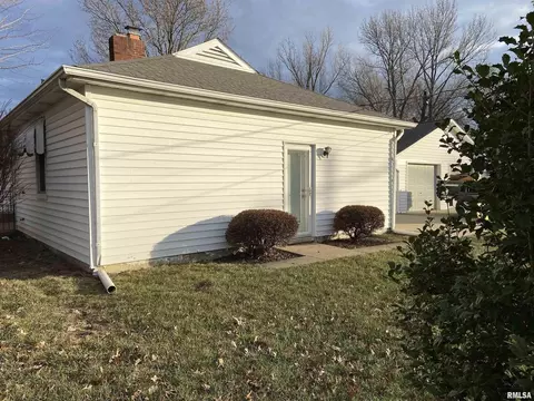 607 S Carbon St, Marion, IL 62959 photo 8