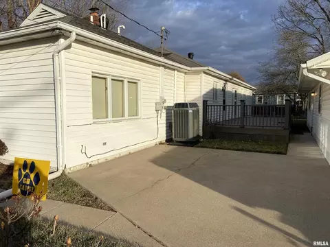 607 S Carbon St, Marion, IL 62959 photo 11