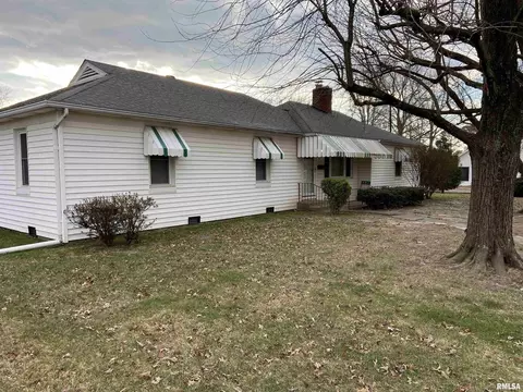 607 S Carbon St, Marion, IL 62959 photo 1
