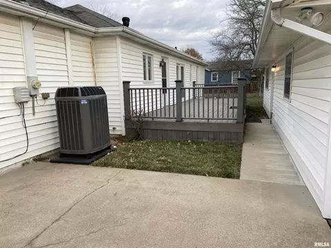 607 S Carbon St, Marion, IL 62959 photo 10