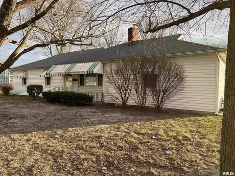 607 S Carbon St, Marion, IL 62959 photo 2