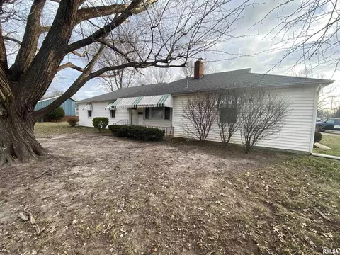 607 S Carbon St, Marion, IL 62959 photo 4