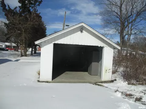 417 Mcfall St #MCFALL, Benton, IL 62812 photo 3
