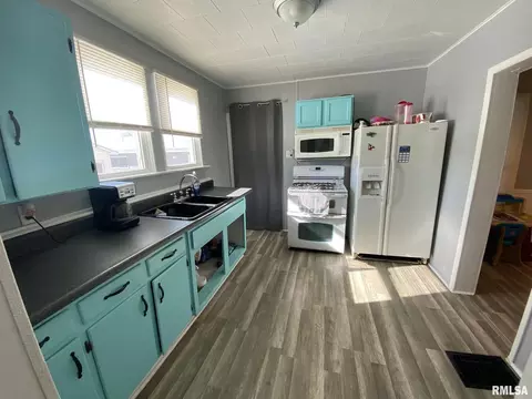 1215 E Broadway, Centralia, IL 62801 photo 6