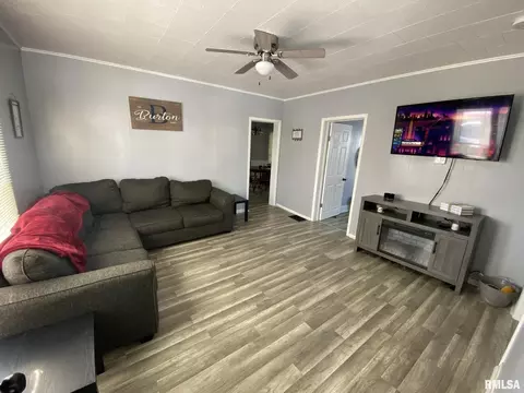 1215 E Broadway, Centralia, IL 62801 photo 3