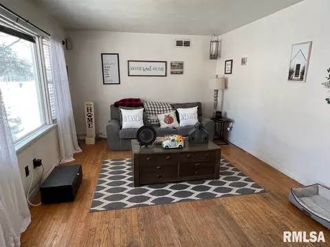 1430 Mitchell Ave, Centralia, IL 62801 photo 2