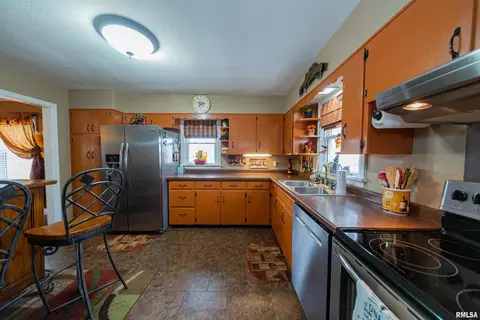 15 Nelms Ave, Centralia, IL 62801 photo 9