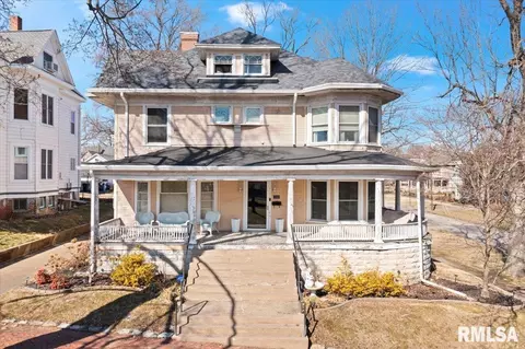 130 E 4th St, Mount Carmel, IL 62863 photo 1
