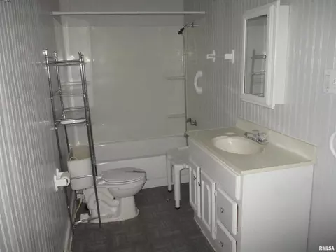 1110 E Ruth St, Benton, IL 62812 photo 11
