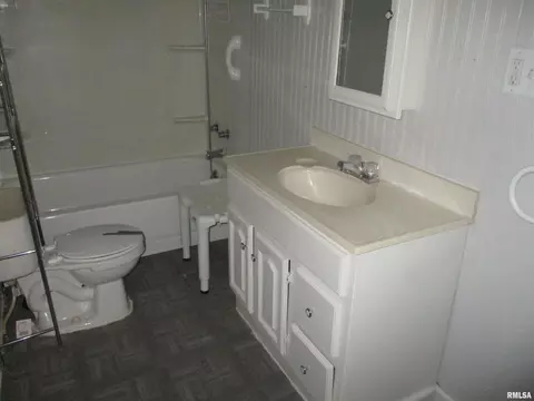 1110 E Ruth St, Benton, IL 62812 photo 12
