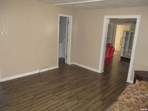 1110 E Ruth St, Benton, IL 62812 photo 4