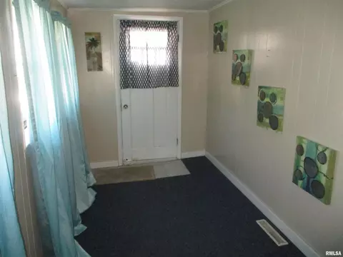 1110 E Ruth St, Benton, IL 62812 photo 2