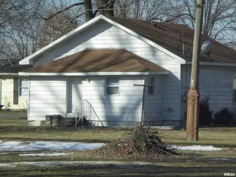 1110 E Ruth St, Benton, IL 62812 photo 1