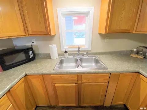335 College St, Flora, IL 62839 photo 17