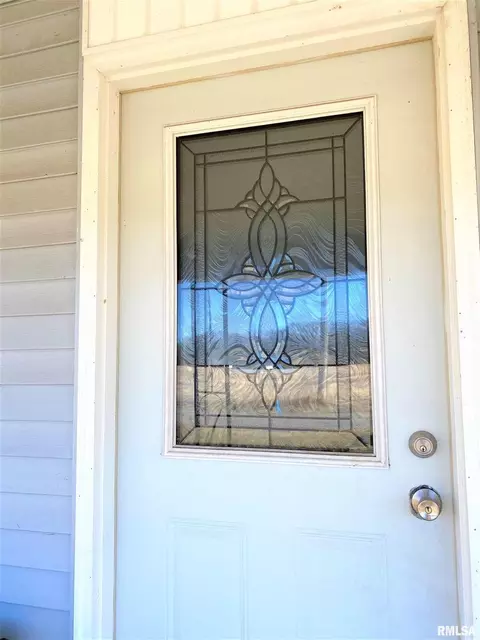 335 College St, Flora, IL 62839 photo 6