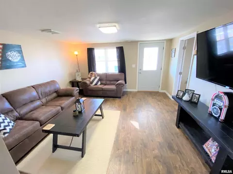 335 College St, Flora, IL 62839 photo 11