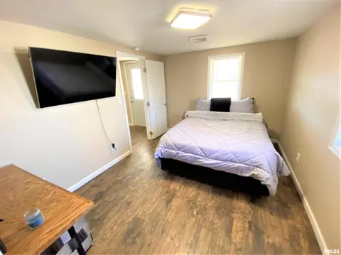 335 College St, Flora, IL 62839 photo 24