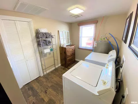 335 College St, Flora, IL 62839 photo 32