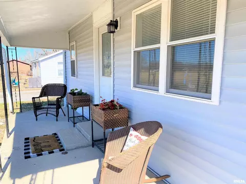 335 College St, Flora, IL 62839 photo 49