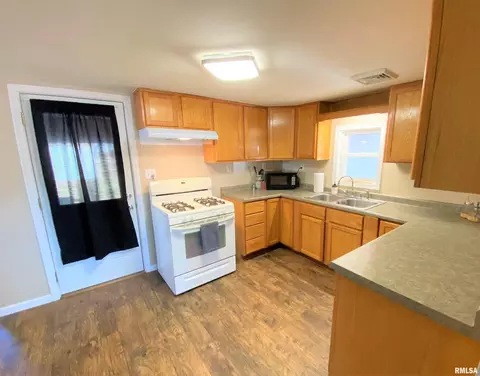 335 College St, Flora, IL 62839 photo 13