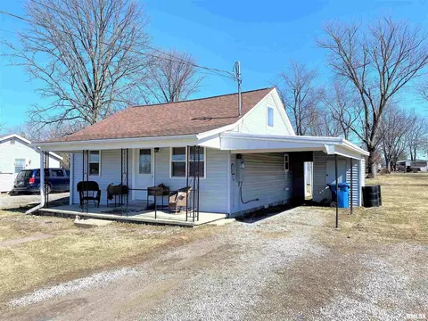 335 College St, Flora, IL 62839 photo 3
