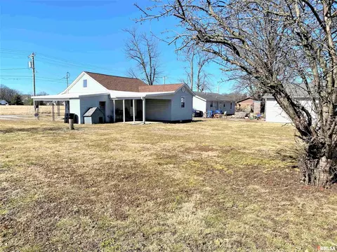 335 College St, Flora, IL 62839 photo 45