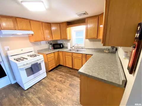 335 College St, Flora, IL 62839 photo 20