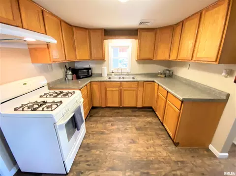 335 College St, Flora, IL 62839 photo 16