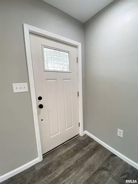 430 E 2nd St, Flora, IL 62839 photo 10