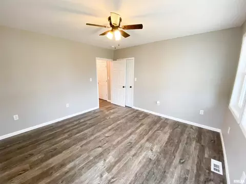 430 E 2nd St, Flora, IL 62839 photo 44