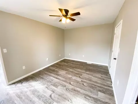 430 E 2nd St, Flora, IL 62839 photo 35